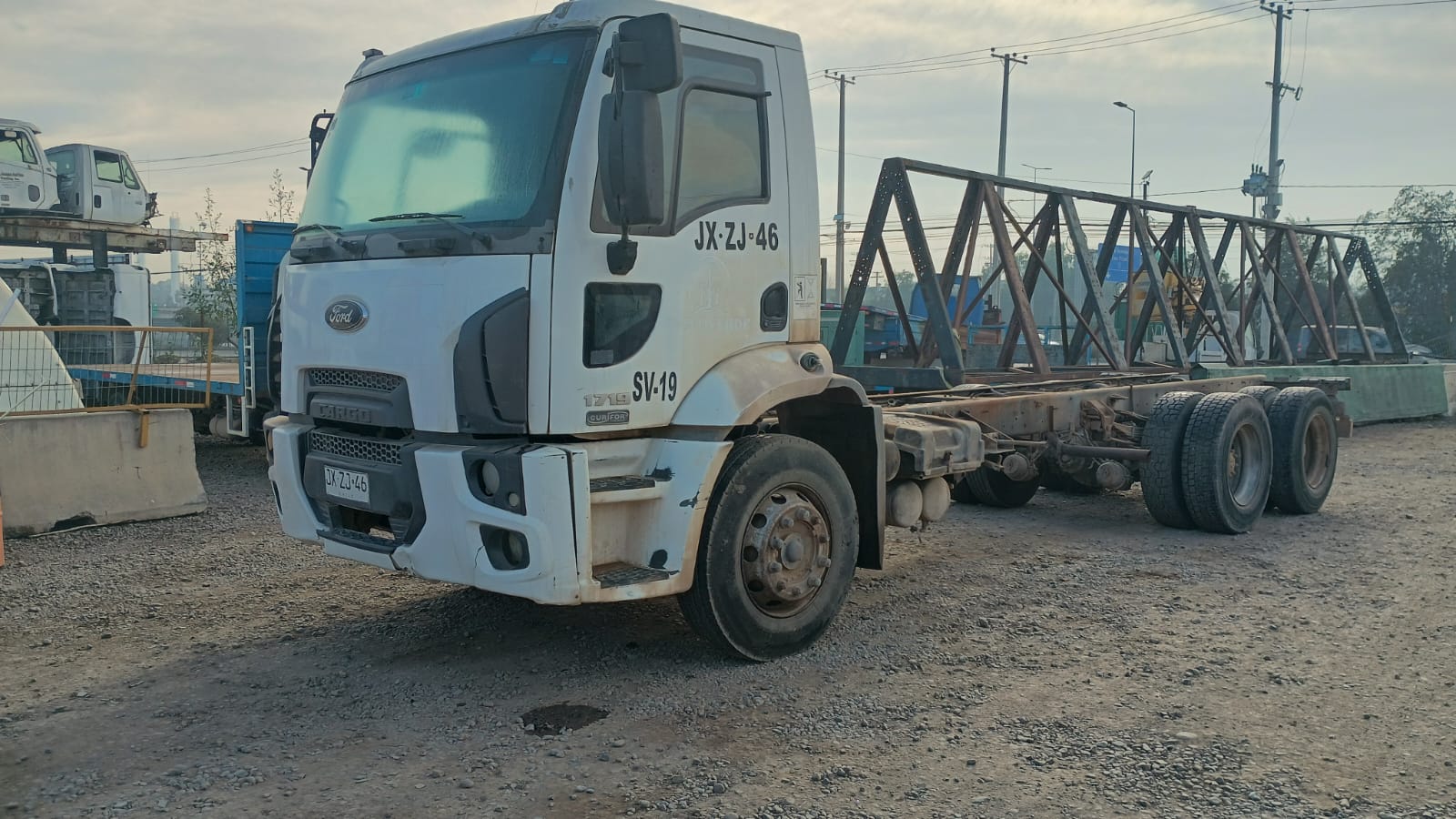 CARROCERíA FRIGORíFICA Ford CARGO 1719 2013  USADA  EN DESARME